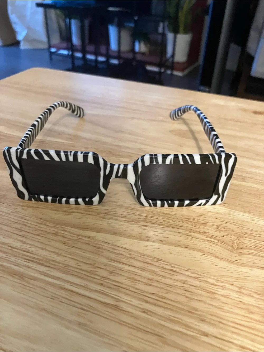Zebra Stripe Rectangle Sunglasses - Black & White